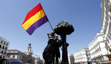 Manifiesto por la III República de la Plataforma Republicana de Madrid, en la Puerta del Sol