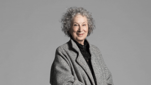 Margaret Eleanor Atwood (Ottawa, 18 de noviembre de 1939), poeta, novelista, crítica literaria, profesora y activista política, autora de 'Angel Catbird'.