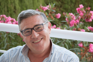 El escritor y poeta José Antonio Sáez Fernández, autor de 'En la otra ladera'.