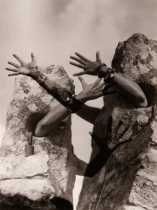 Claude Cahun. Combat de Pierres, 1931.