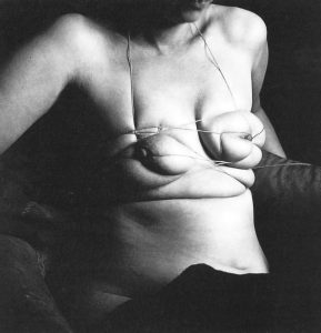 Unica Zürn, fotografiada por Hans Bellmer, 1958.