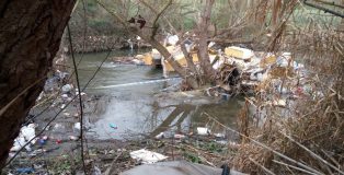 Ecologistas en Acción denuncia vertederos ilegales en el Parque Regional del río Guadarrama.
