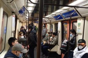 Más de 200 científicos aseguran que el Covid-19 se transmite por el aire.