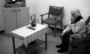 Amnistía Internacional denuncia que se han vulnerado derechos humanos en las residencias de mayores de Madrid.