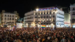 Miles de madrileños se oponen a los recortes de Ayuso a la ‘ley trans’ .