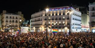 Miles de madrileños se oponen a los recortes de Ayuso a la ‘ley trans’ .
