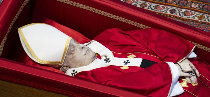 Europa Laica critica el luto oficial por la muerte del Papa