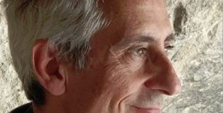 Raúl Fernández Vítores publica el ensayo filosófico 'Tratado del primer engaño'.