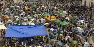 Acampada en Sol por la vivienda.